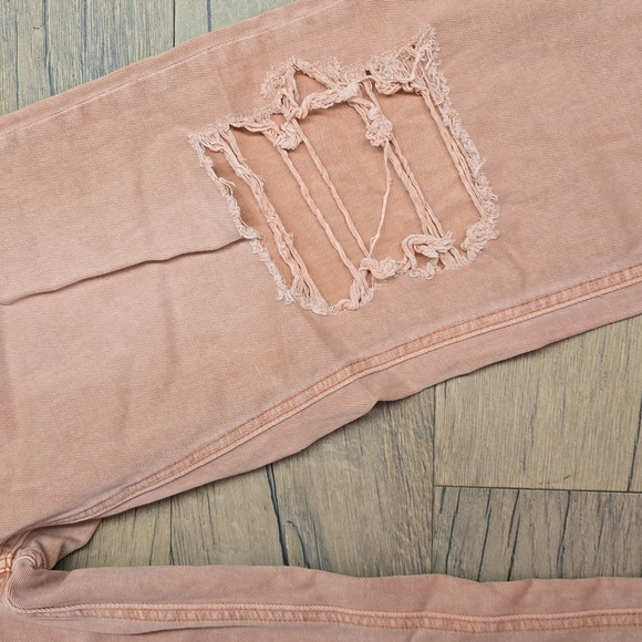 Vervet Altar'd State Distressed Cropped Denim Jeans| Size 28 - Picture 4 of 9